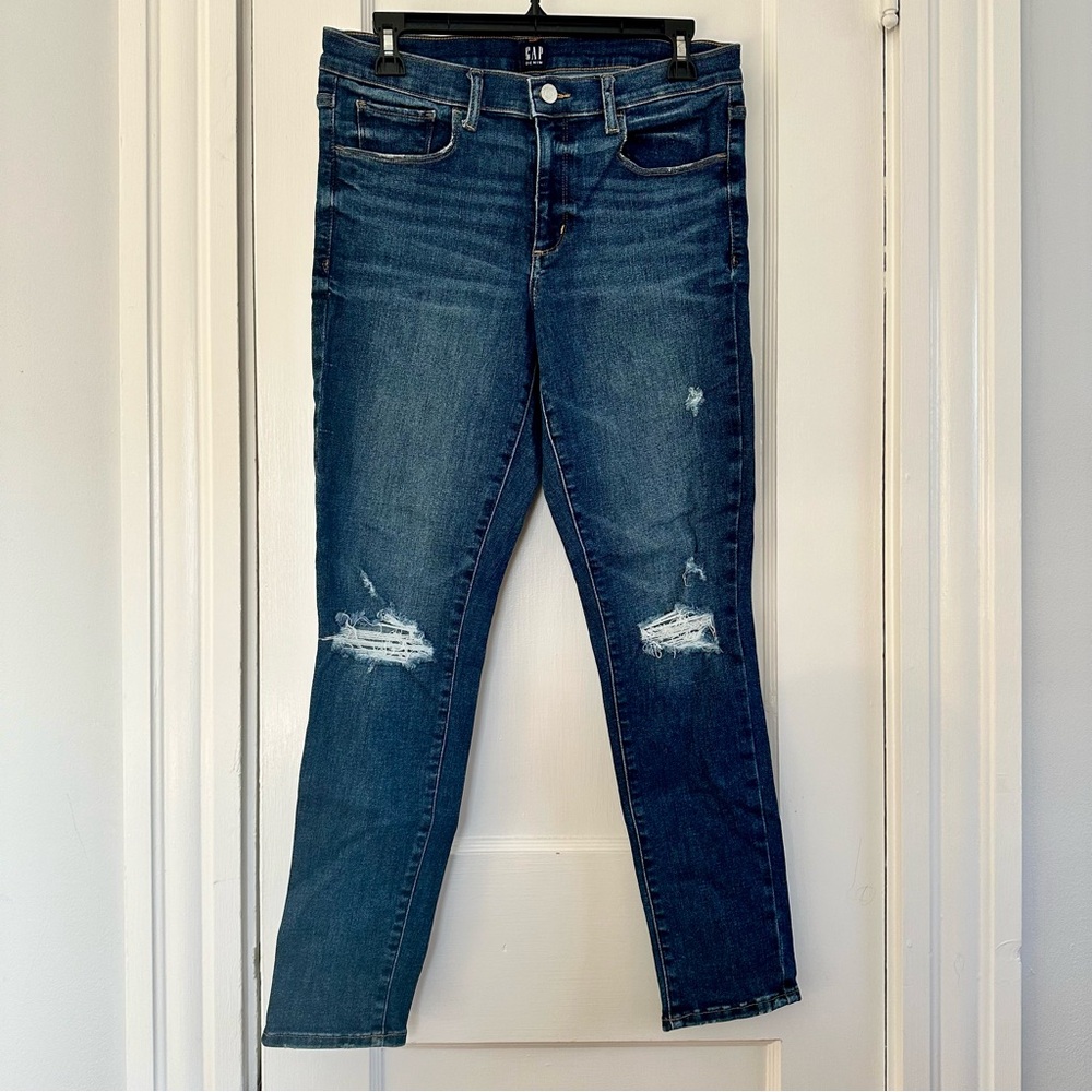 Gap favorite distressed skinny jean